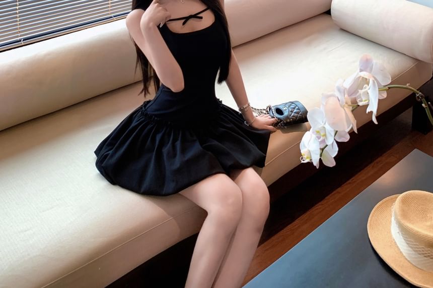 Schleife Ärmelloser Hals A-Linie Gerafftes Schlichtes Kleid Quadratisches Mini