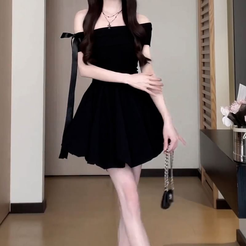 Short-Sleeve Off-Shoulder Plain Bow Accent Bubble Hem Mini A-Line Dress