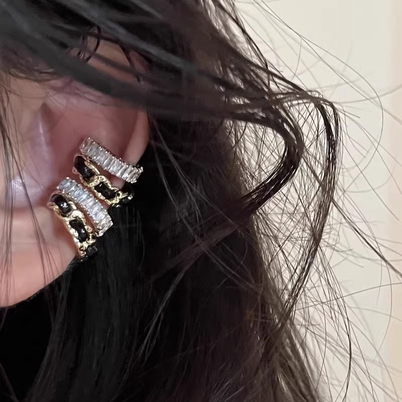 Ohrring mit mehrlagiger Legierung und Strass