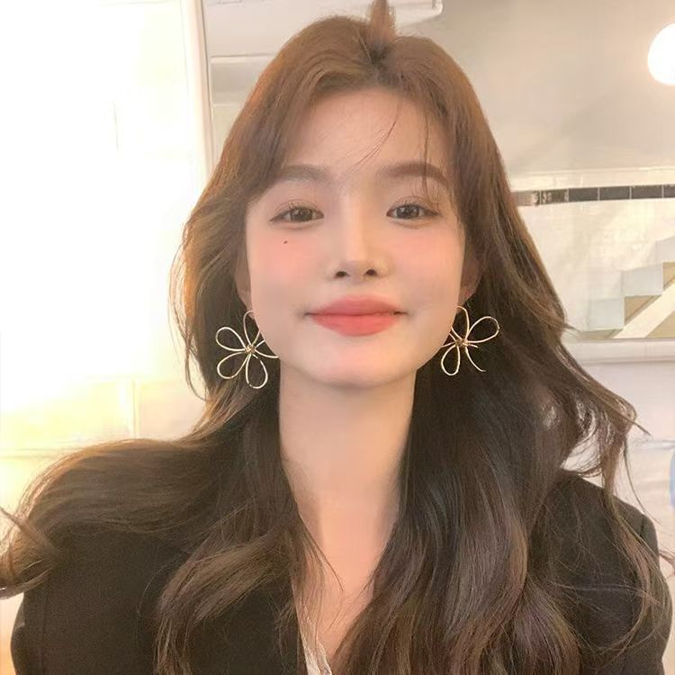 スタッド合金イヤリング 花のワイヤーワーク