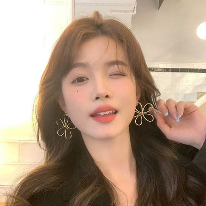 スタッド合金イヤリング 花のワイヤーワーク