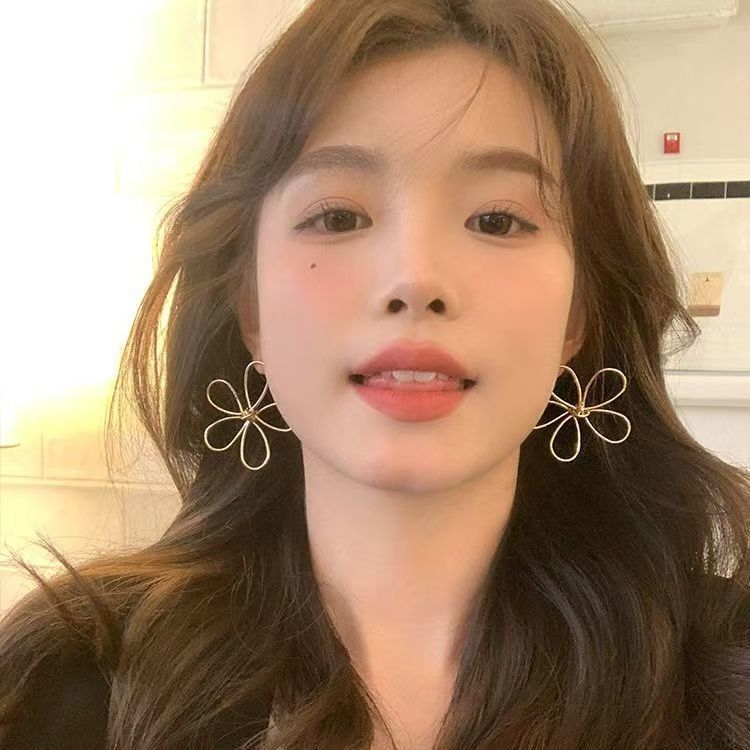 スタッド合金イヤリング 花のワイヤーワーク