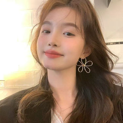 スタッド合金イヤリング 花のワイヤーワーク