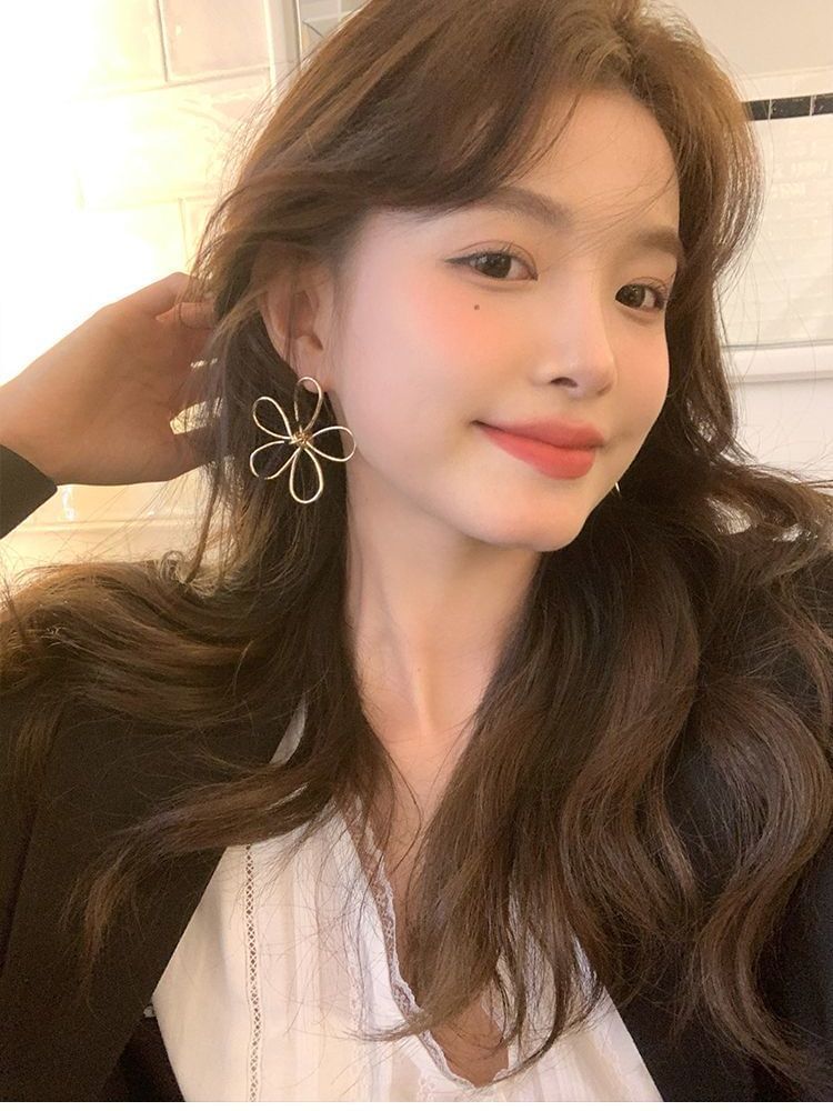 スタッド合金イヤリング 花のワイヤーワーク