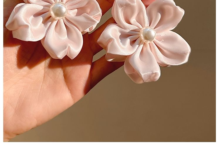 / Haarspange mit Perlen und Kunstblumen