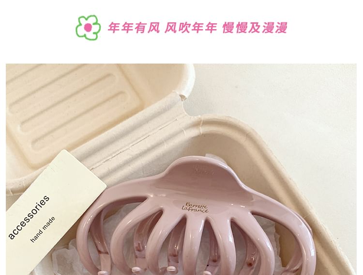 Haarkrallen-Schriftzug