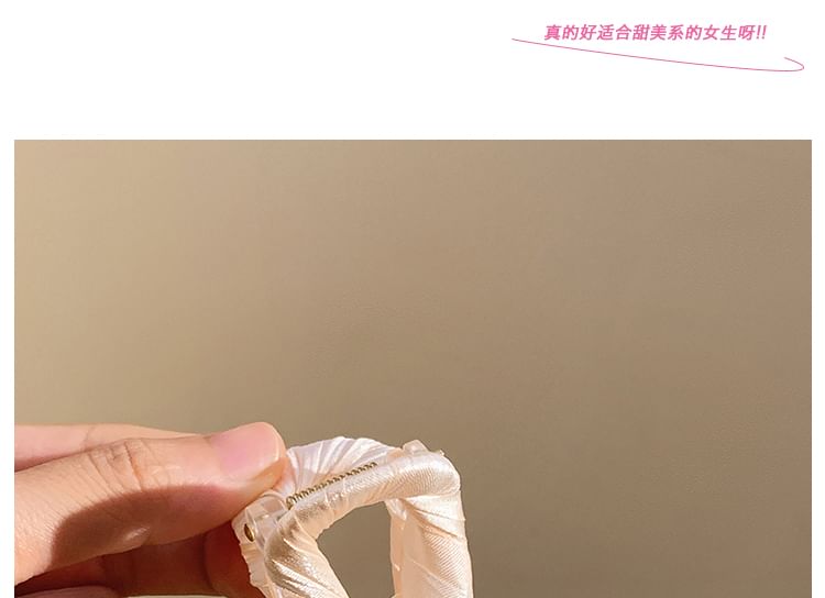 Faux Claw Pearl Hair