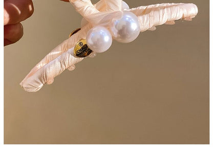 Faux Claw Pearl Hair