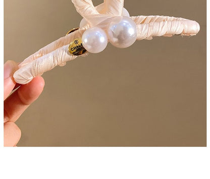 Faux Claw Pearl Hair