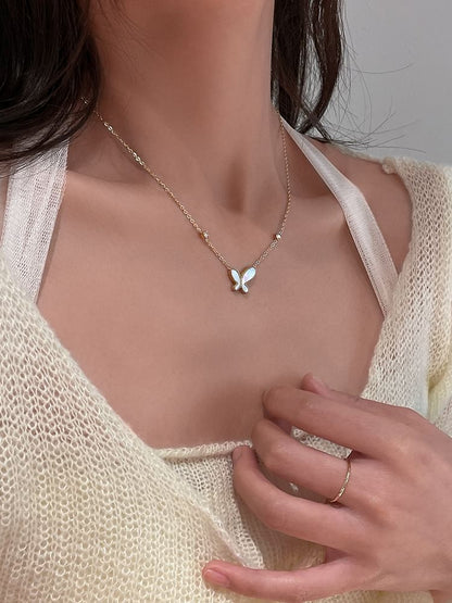 バタフライネックレスペンダント