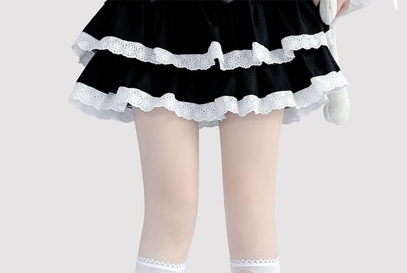 Wadenlange Socken mit Schleife und Cutout
