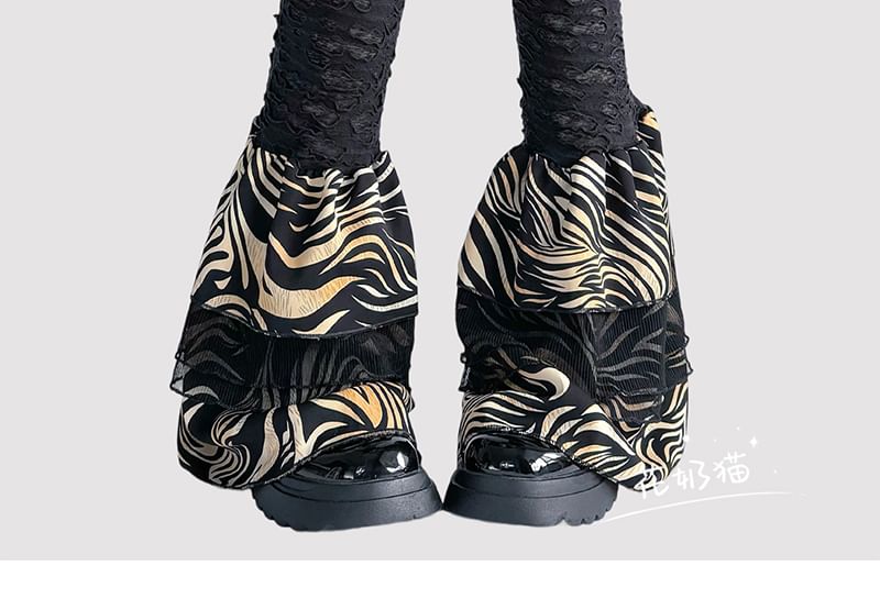 Beinwärmer mit Tiger-Print und Schnürung und Rüschen