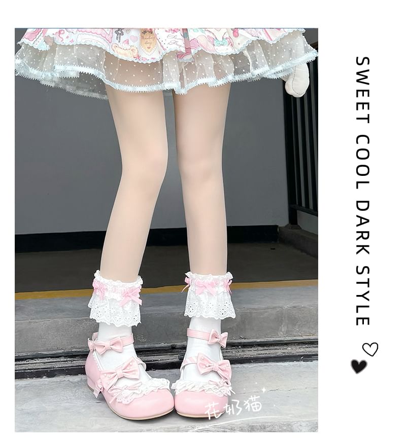 Socken mit Schleife und Spitze