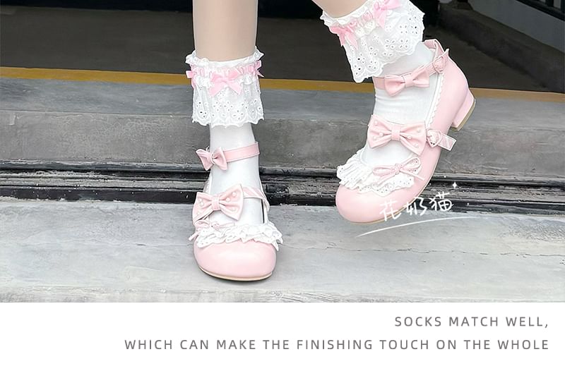 Socken mit Schleife und Spitze