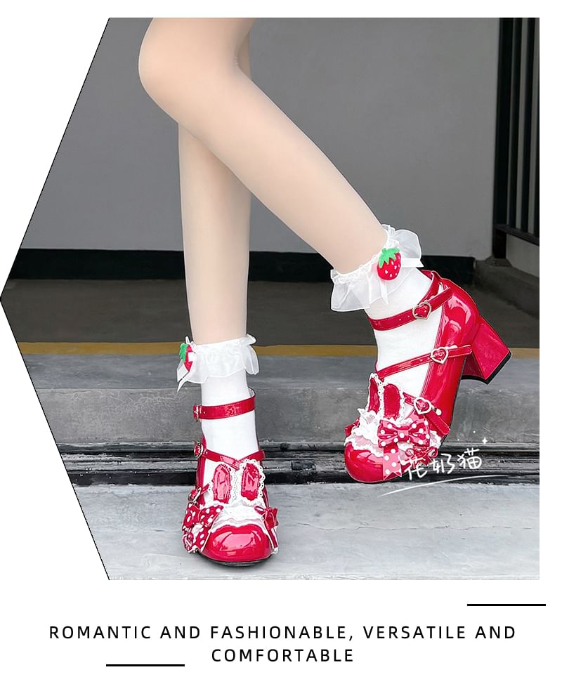 Erdbeersocken mit Rüschenbesatz