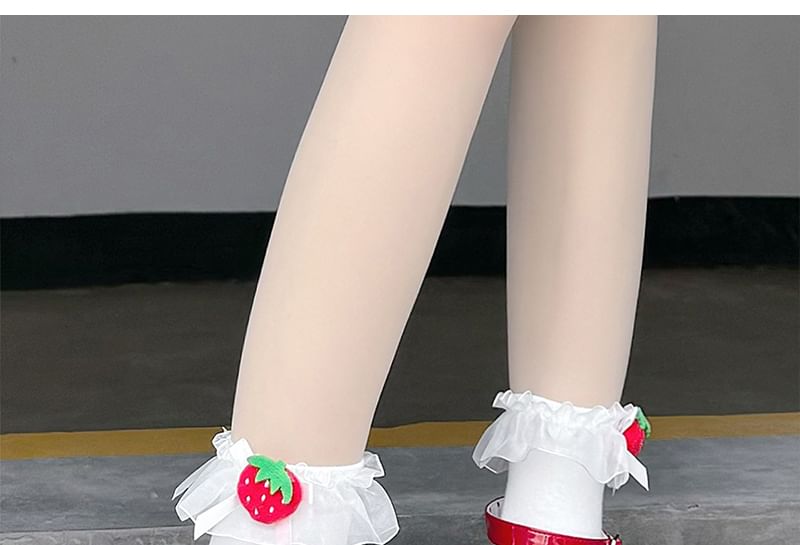 Trim Ruffle Strawberry Socks