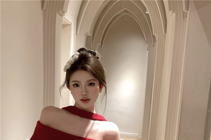 Long-Sleeve Halter Off-Shoulder Contrast Fluffy Trim Ruched Mini Sheath Dress