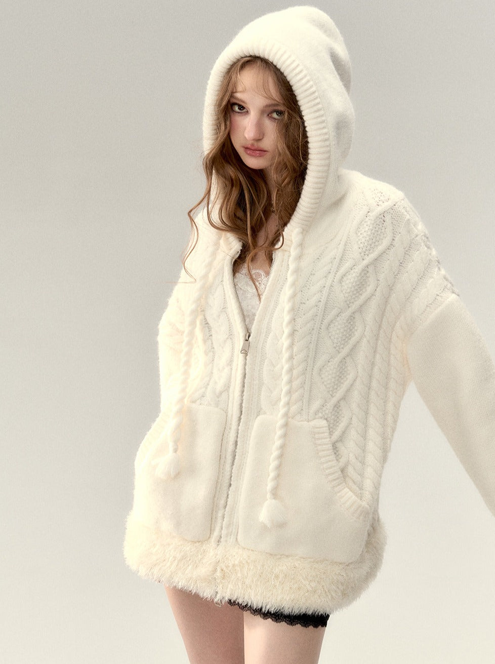 Kapuzenpullover mit Zopfmuster und Reißverschluss