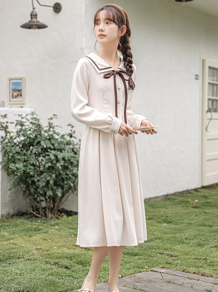 フランスのレトロなカレッジスタイルのドレス