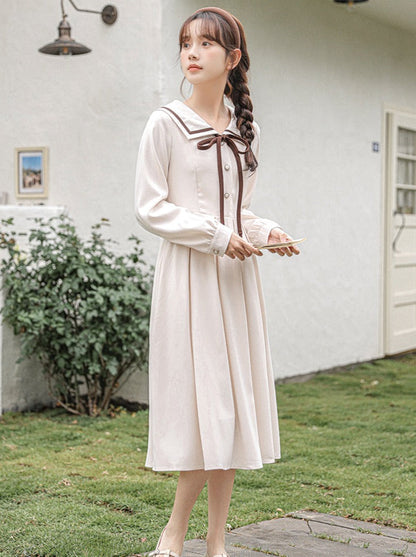 フランスのレトロなカレッジスタイルのドレス