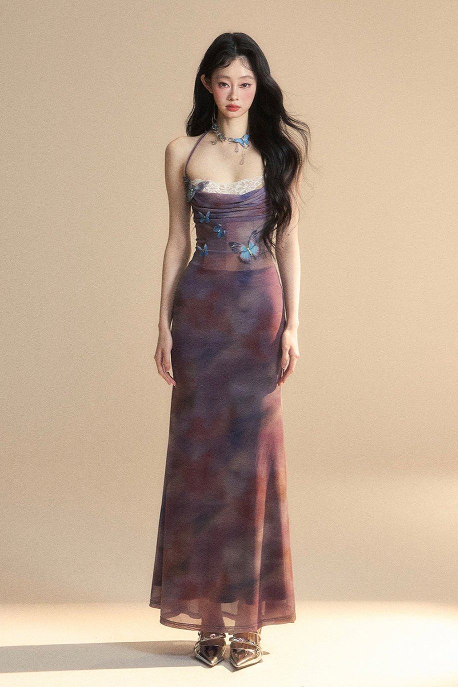 Eng anliegendes One-Shoulder-Spitzenkleid