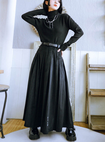 Schwarzer Plisseerock aus besticktem Samt