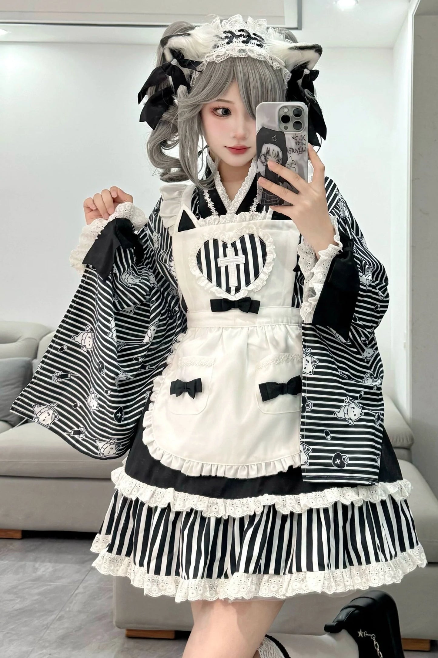 ロリータメイドの日本の医療ストライプ