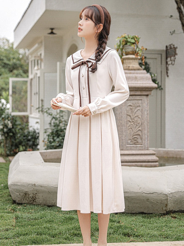 フランスのレトロなカレッジスタイルのドレス