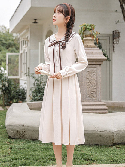 フランスのレトロなカレッジスタイルのドレス