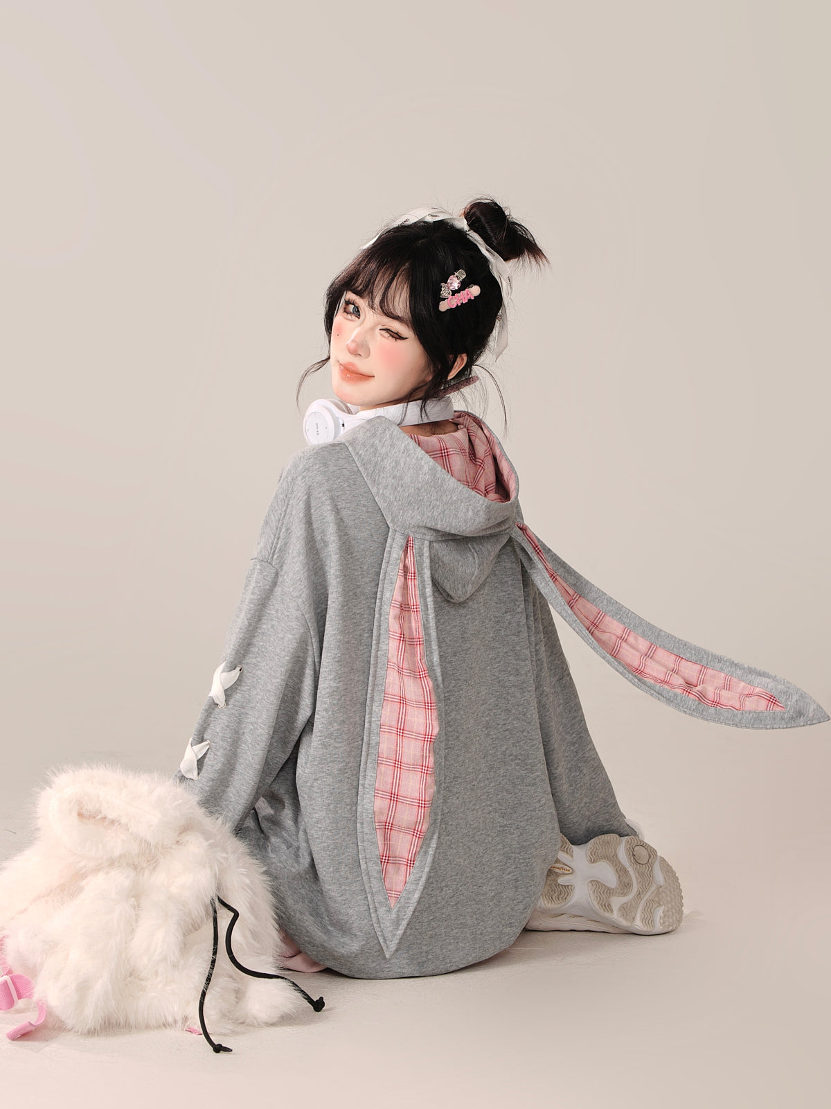 Lockerer Parka mit Kapuze und Schnürung im Armband-Design mit Hasenmotiv