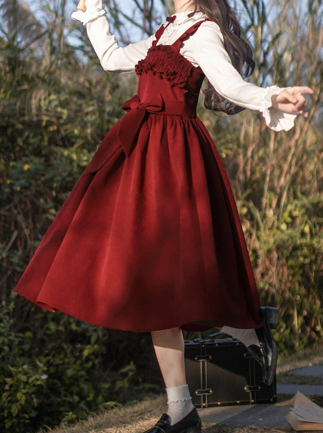 Rose Weave Suspender + Innershirt Feather + White Dress Poem Corsage + Red Ruffle Ruffle Retro Rose Jacket