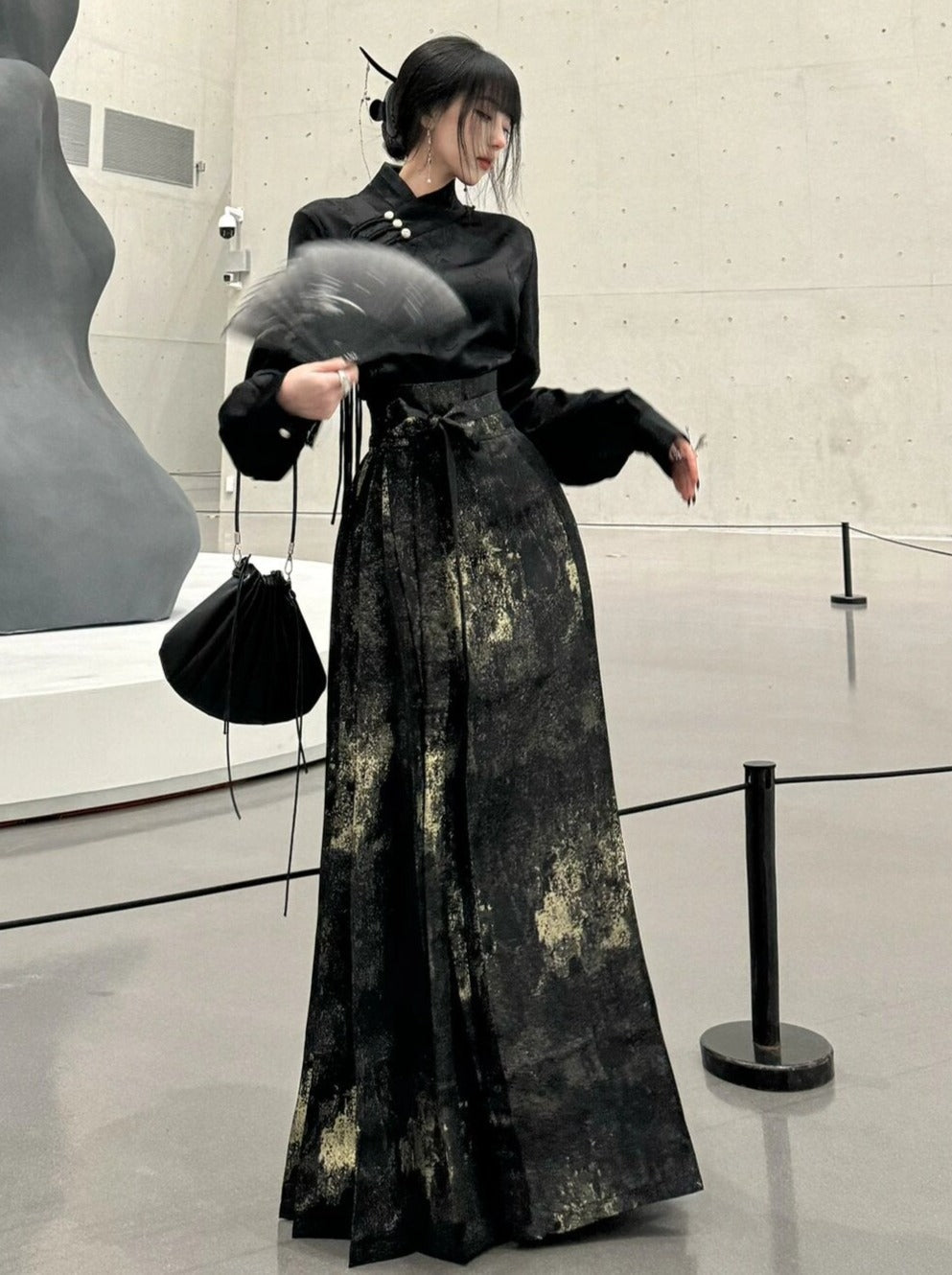 Dunkle China-Bluse + langer China-Rock