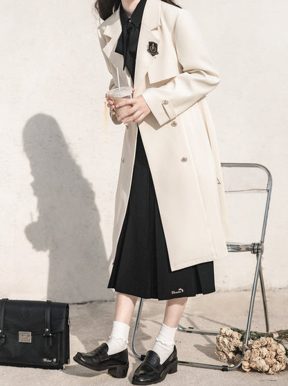 Rock + College-Abzeichen Trenchcoat Apricot Hemd Metall bestickt Plissee Mantel Band Schwarz