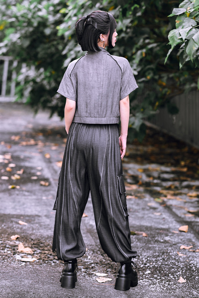 シックなチャイナプリントのドレープパンツ