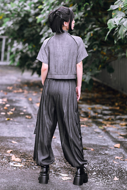 シックなチャイナプリントのドレープパンツ