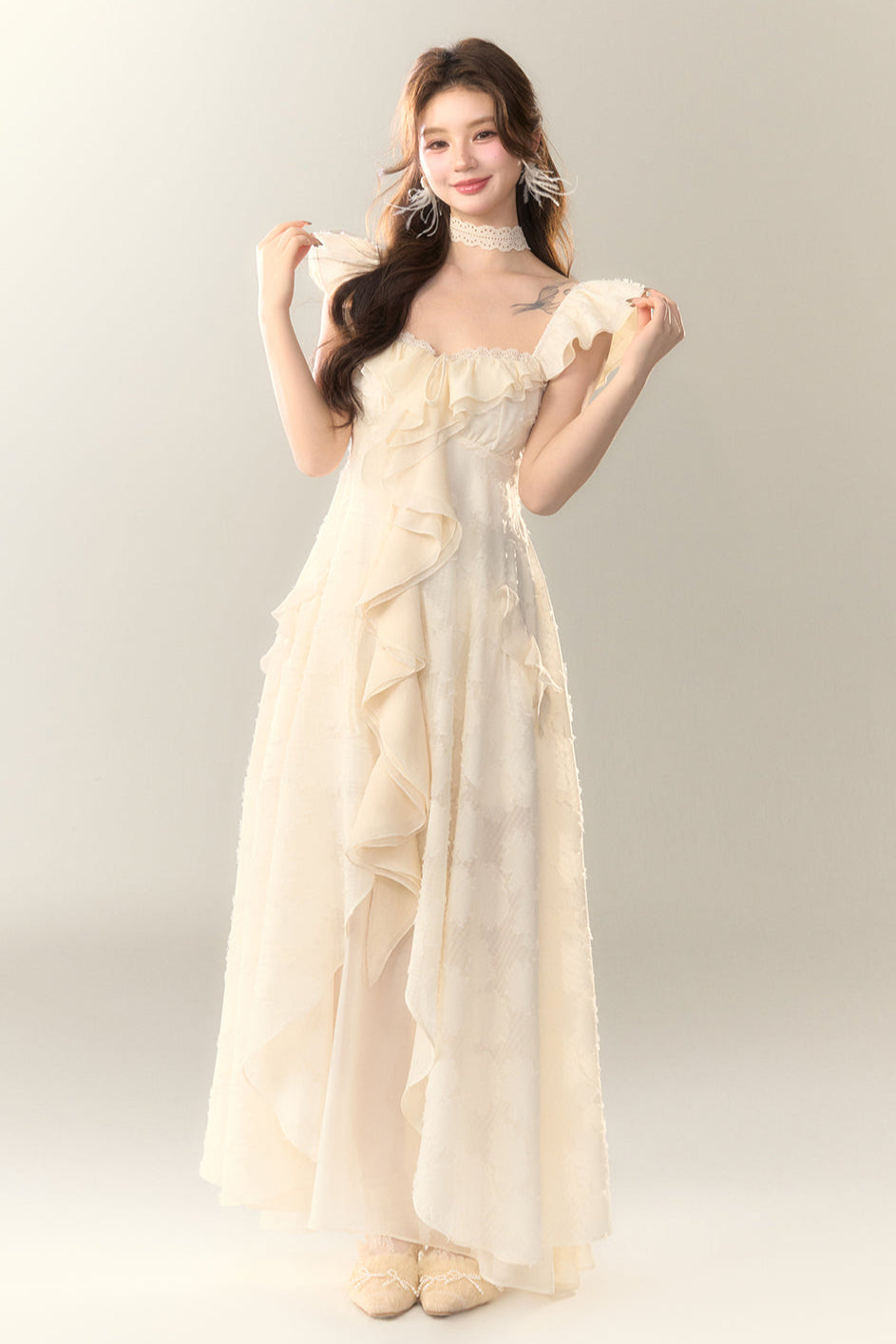 Jacquard-Feiertagskleid mit Rüschen