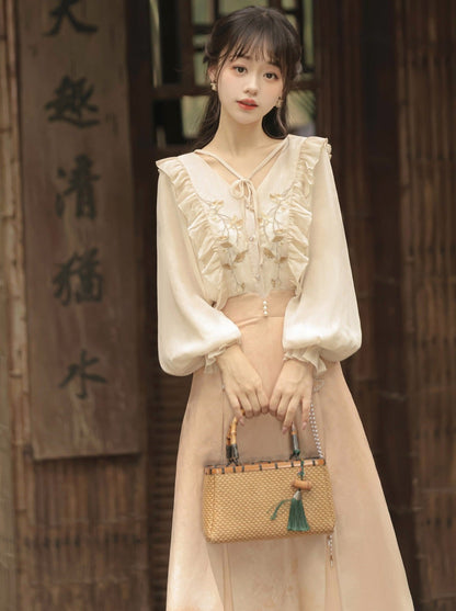 Plissierter Spitzenrüschen-China-Rock mit Schlitz, lang + Bluse