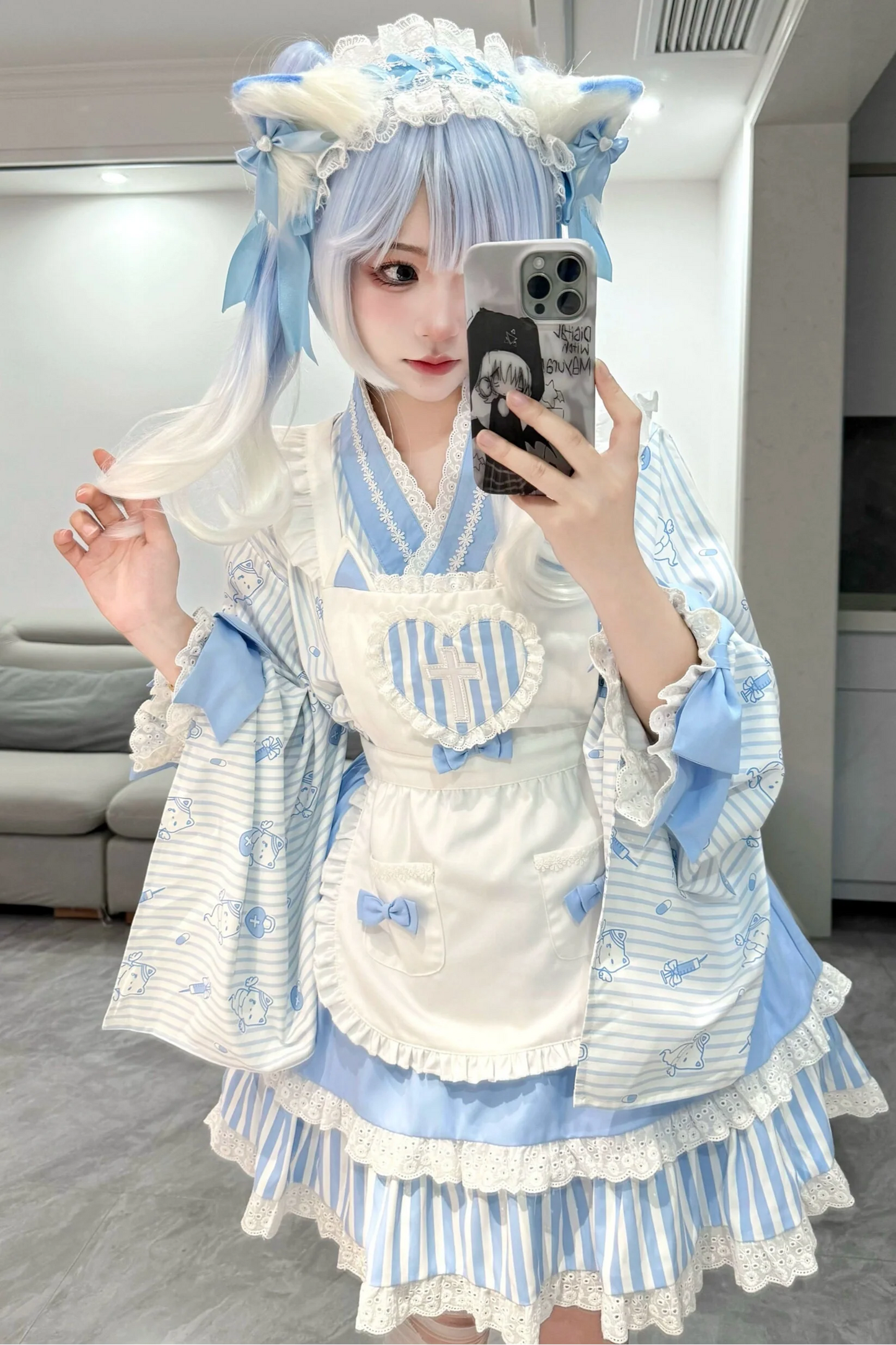 ロリータメイドの日本の医療ストライプ