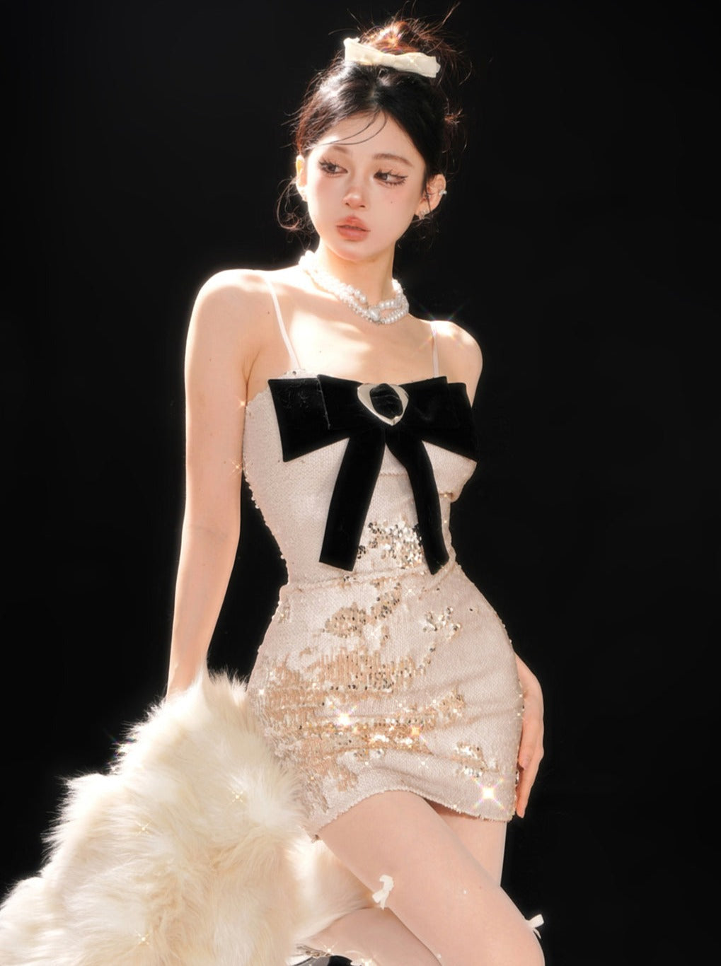 Paillettenkleid Schleife + Pelzmantel Elegant Eng Groß Kurz