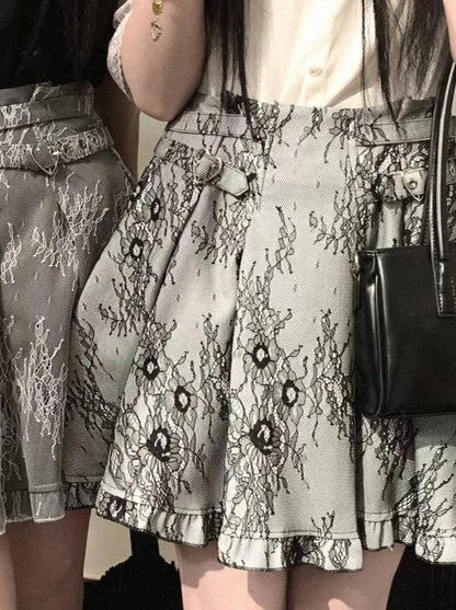 Spitzenrock mit Rosenherz und Schnalle