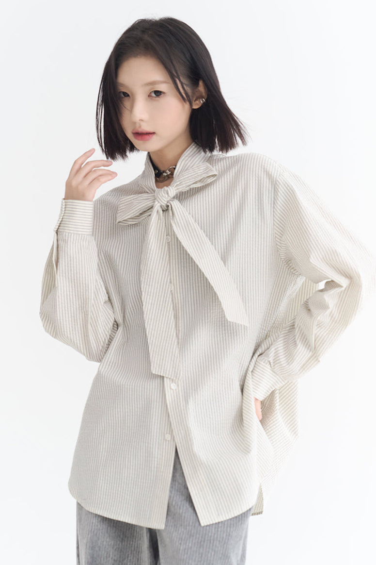 リラックスしたタイディテールシャツフィット