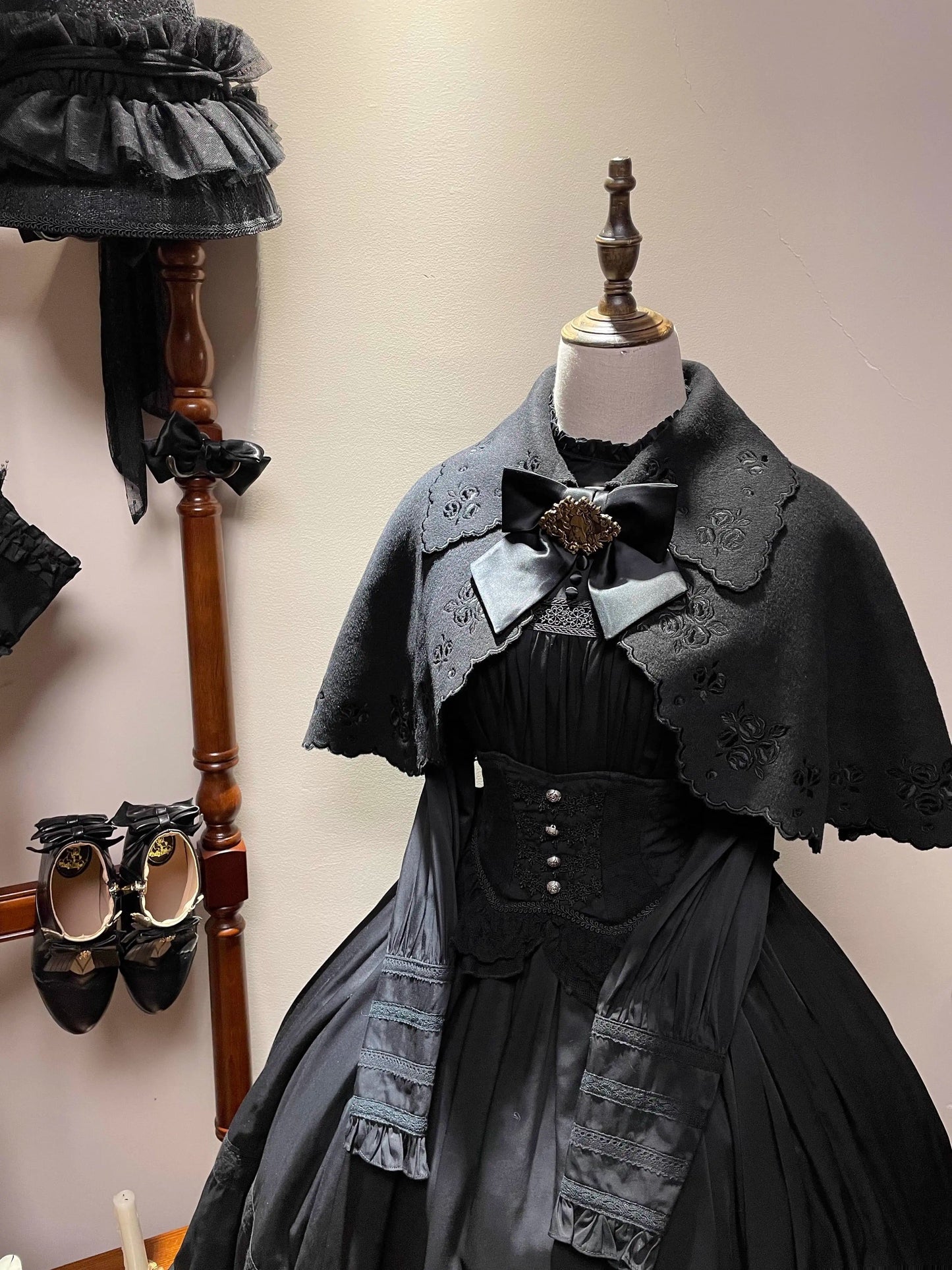 Lolita Cape Dry Doll Antiker Embroy Cape