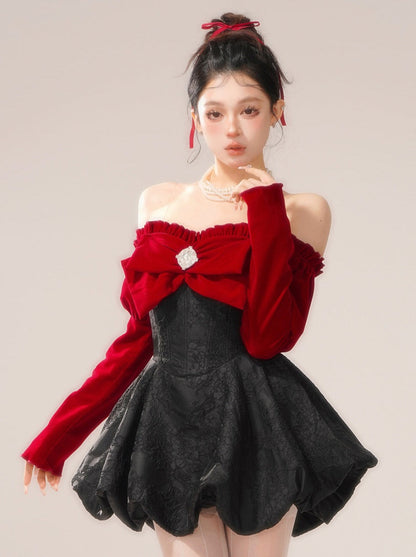 Schulterfreies Kleid mit großer Schleife und Center Jewel