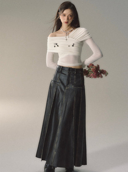 Langer schwerer Rock aus poliertem Leder