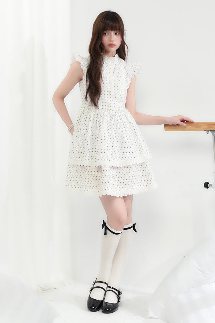 Fliegendes Kleid mit doppelten Kuchenschichtärmeln