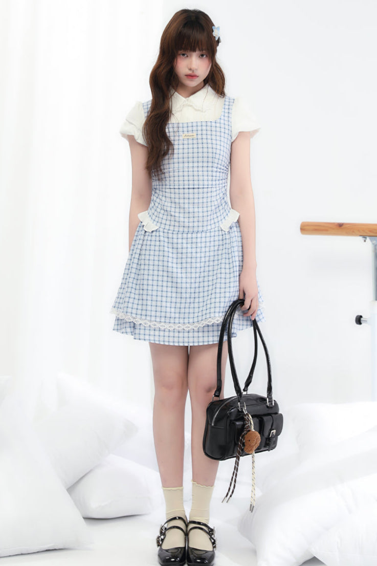 Süßes kariertes blaues College-Kleid