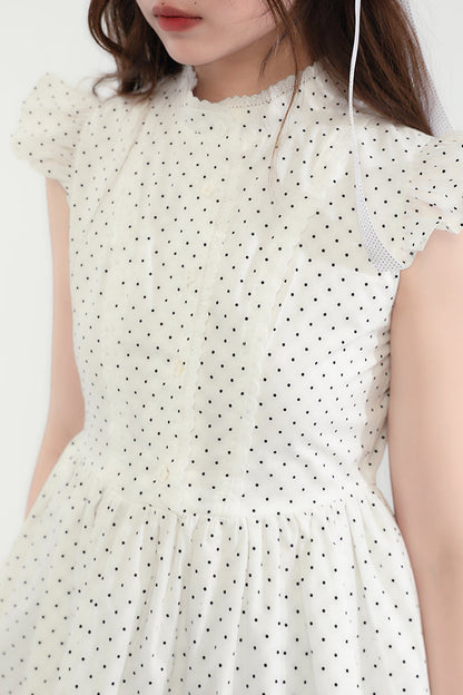 Fliegendes Kleid mit doppelten Kuchenschichtärmeln