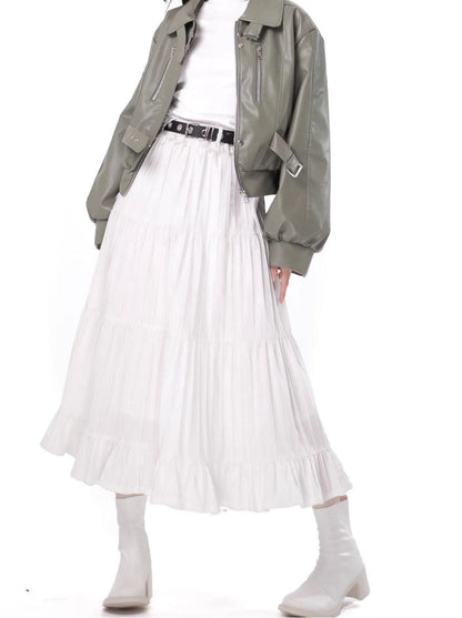 Frische grüne Silberfuchs-Lederjacke mit Glocken-Bet-Oberteil und Rock