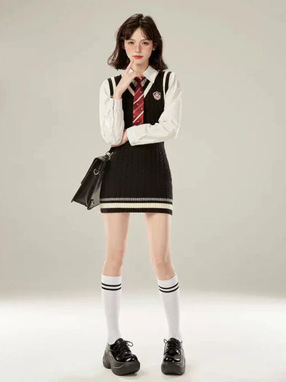 Strickkleid im College-Krawattenstil, weiße Weste, Hemd mit V-Ausschnitt