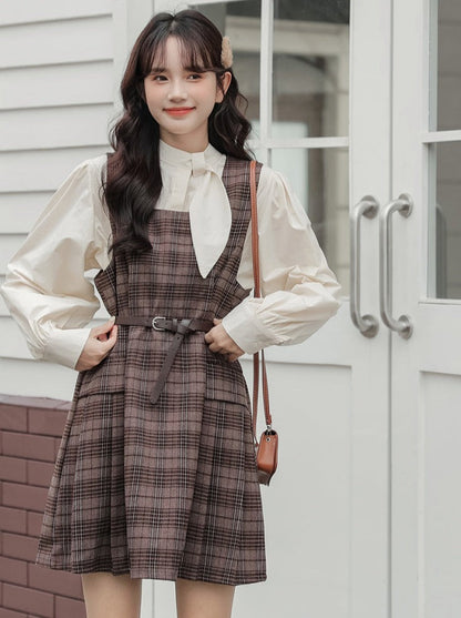 Karierter Rock, Schleifenhemd + Hosenträger